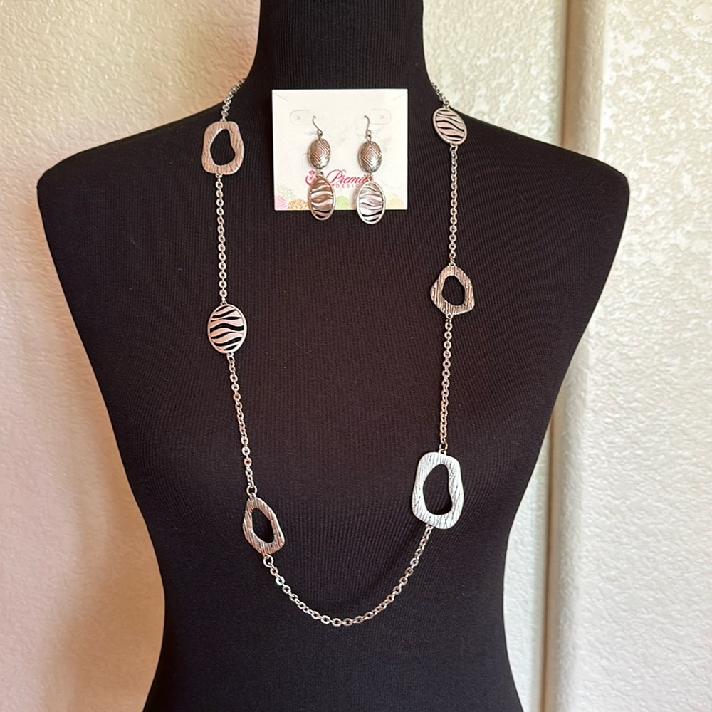 Premier Designs Zebra jewelry set